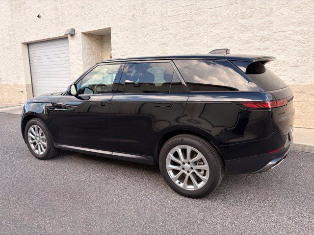 Used 2025 Land Rover Range Rover Sport SE AWD/4WD image 6