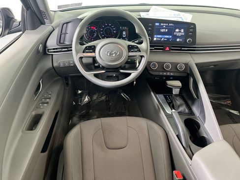 Used 2023 Hyundai Elantra SE image 20