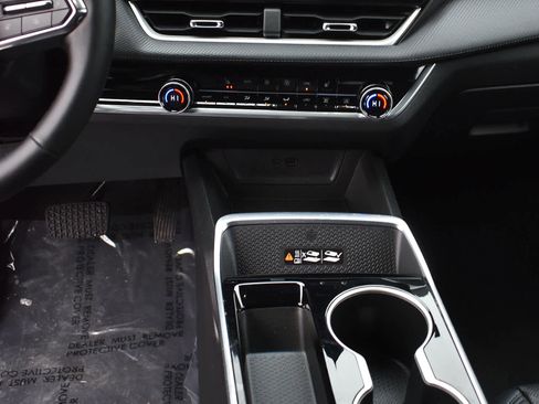 Used 2025 Chevrolet Equinox LT w/ Convenience Package II image 14