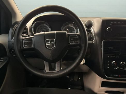 Used 2016 Dodge Grand Caravan SE w/ Quick Order Package 29E SE FWD image 10