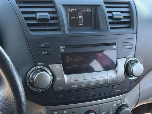 Used 2012 Toyota Highlander w/ Tech Pkg image 28