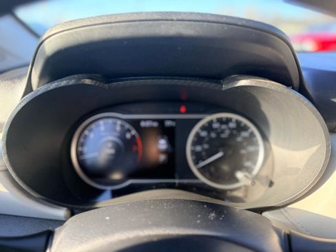 Used 2021 Nissan Versa SV image 9