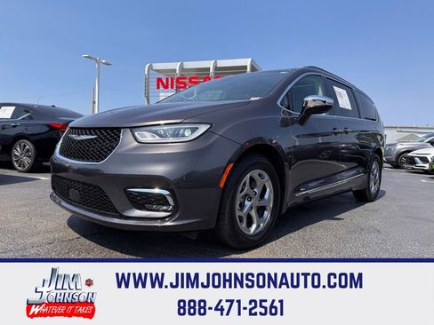 Used 2023 Chrysler Pacifica Limited FWD image 1