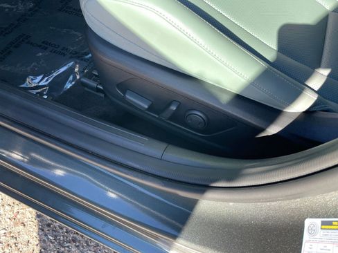 Used 2025 Hyundai Elantra Limited image 23