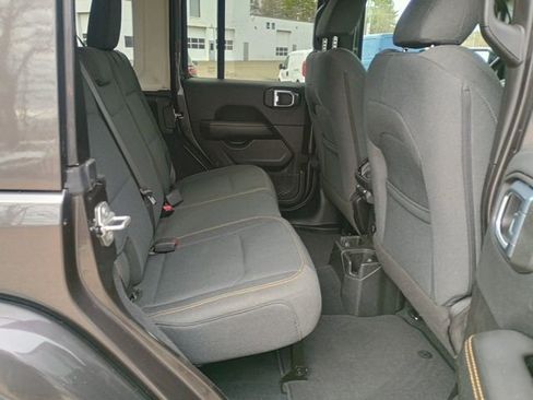 Used 2025 Jeep Wrangler Unlimited Sahara AWD/4WD image 17