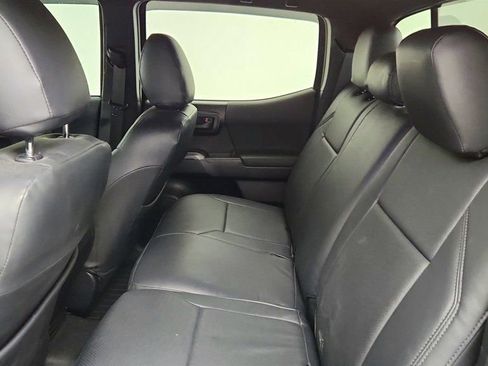 Used 2022 Toyota Tacoma TRD Sport w/ Technology Package image 18