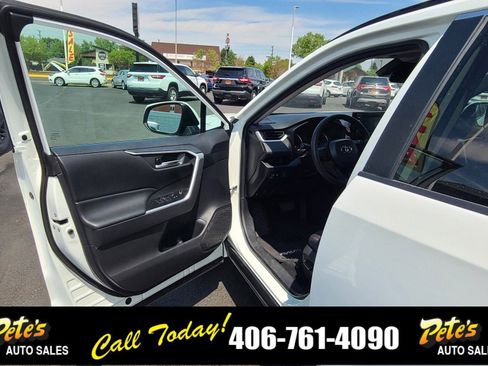 Used 2021 Toyota RAV4 XLE image 17