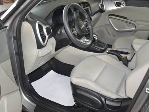 Used 2025 Kia Soul LX FWD image 19