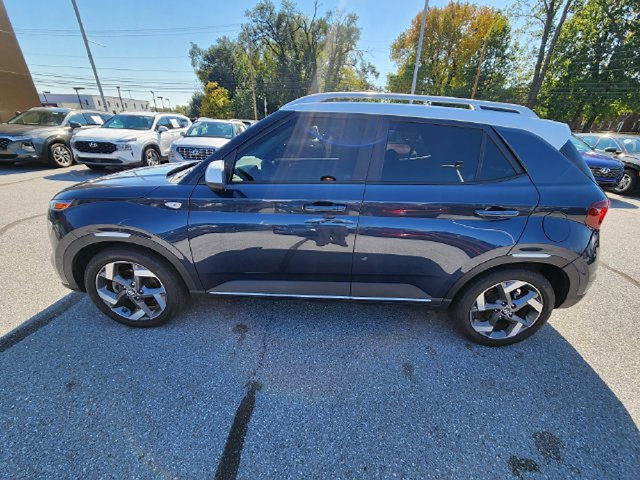 Used 2021 Hyundai Venue FWD image 11