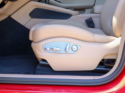 Certified 2026 Porsche Macan AWD/4WD image 38