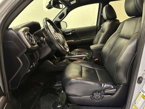 Used 2019 Toyota Tacoma TRD Off-Road image 22
