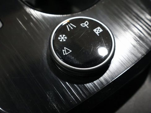 Used 2023 Nissan Rogue SV image 30