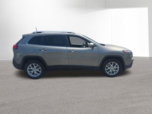 Used 2017 Jeep Cherokee Latitude w/ Safety/Convenience Group AWD/4WD image 5