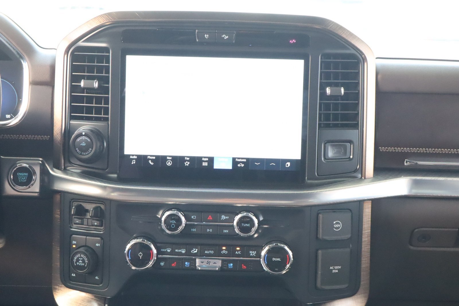 Used 2026 Ford F150 King Ranch w/ Equipment Group 601A High AWD/4WD image 32