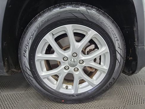 Used 2016 Jeep Cherokee Sport image 40