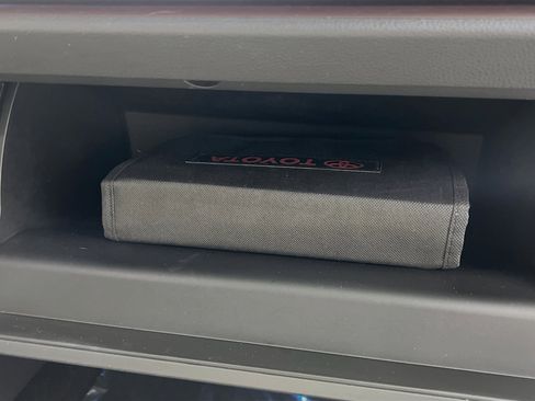 Used 2022 Toyota RAV4 Limited image 35