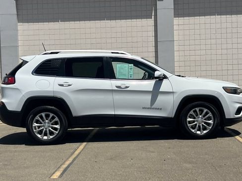 Used 2019 Jeep Cherokee Latitude w/ Popular Appearance Group FWD image 3