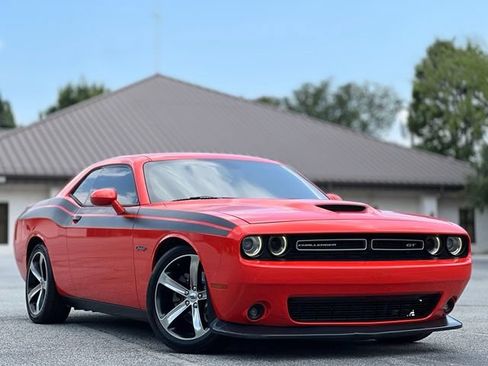 Used 2019 Dodge Challenger GT RWD image 3