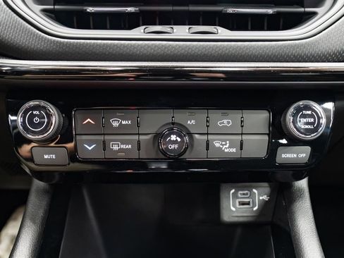 New 2026 Jeep Compass Latitude AWD/4WD image 19