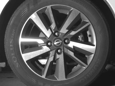 Used 2025 Nissan Versa SV FWD image 16