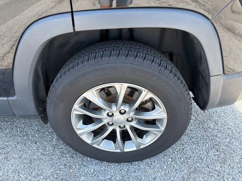 Used 2021 Jeep Cherokee Latitude Lux AWD/4WD image 15