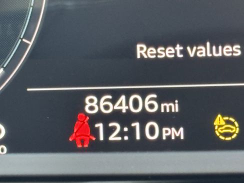 Used 2021 Audi e-tron Premium Plus image 22