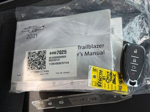 Used 2021 Chevrolet TrailBlazer LT FWD image 39