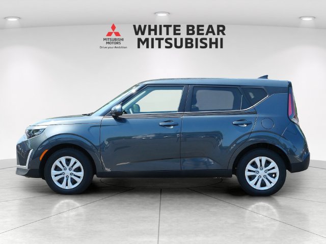 Used 2025 Kia Soul LX FWD image 3