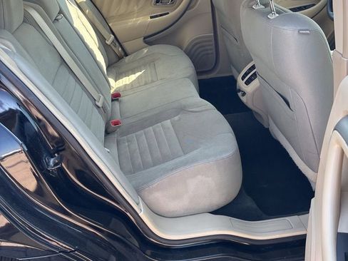 Used 2016 Ford Taurus SE image 26