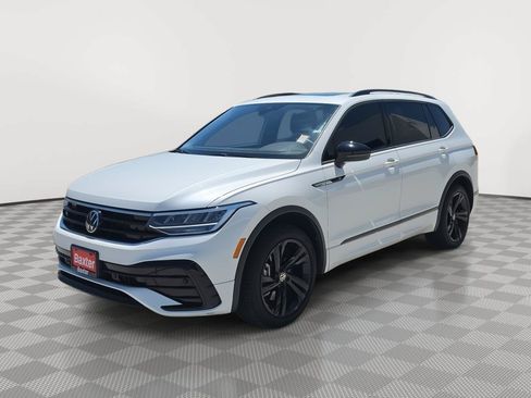 Used 2024 Volkswagen Tiguan SE R-Line AWD/4WD image 3
