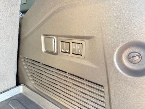 Used 2023 GMC Yukon Denali Ultimate image 22