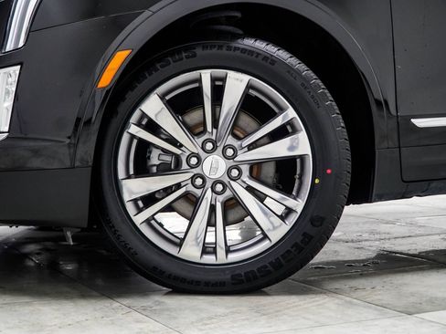 Used 2025 Cadillac XT5 Premium Luxury AWD/4WD image 6