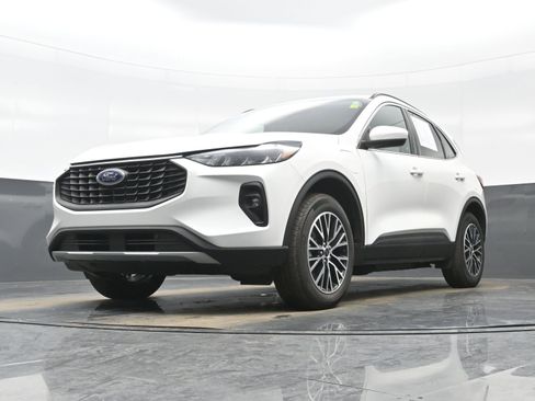 Used 2025 Ford Escape SE image 25