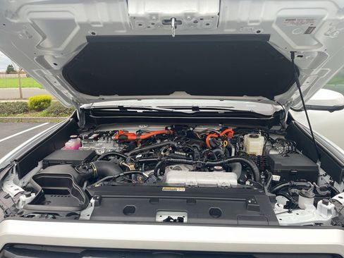 Used 2025 Toyota Tacoma TRD Sport image 12