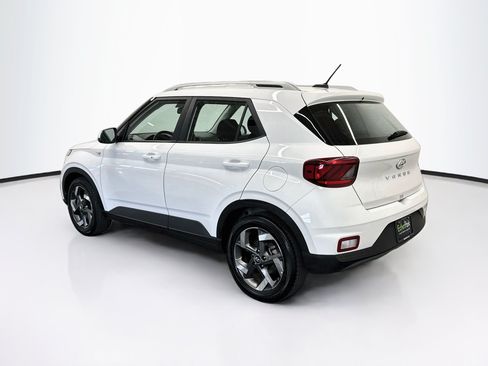 Used 2025 Hyundai Venue SEL FWD image 5