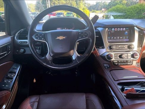Used 2020 Chevrolet Tahoe Premier w/ Premier 6.2L Value Package RWD image 5
