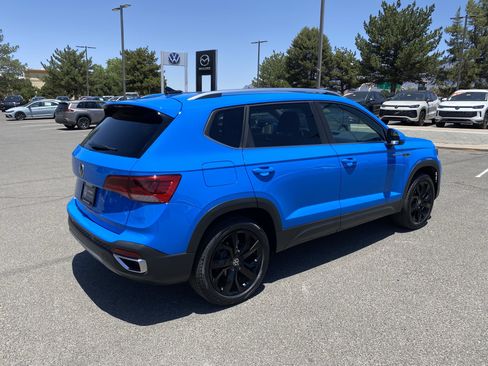 Certified 2023 Volkswagen Taos SE w/ Panoramic Sunroof Package FWD image 51