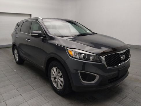 Used 2017 Kia Sorento LX w/ LX Convenience Package image 13