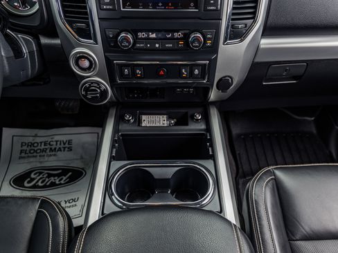 Used 2019 Nissan Titan PRO-4X w/ Pro-4x Convenience Package AWD/4WD image 19