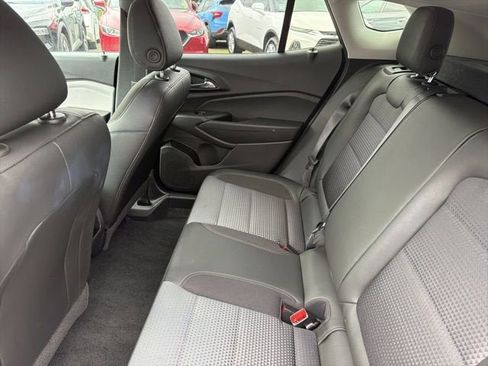 Used 2025 Chevrolet Trax LT FWD image 26