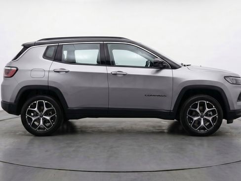 Used 2025 Jeep Compass Limited AWD/4WD image 11