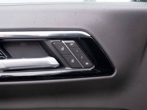 New 2026 Chevrolet Suburban Premier image 18