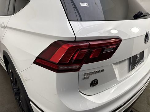 Used 2021 Volkswagen Tiguan SE AWD/4WD image 30
