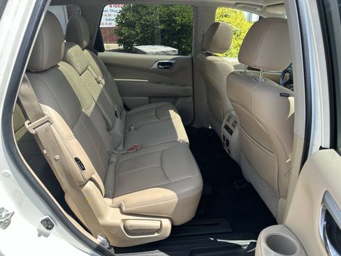 Used 2018 Nissan Pathfinder Platinum AWD/4WD image 27