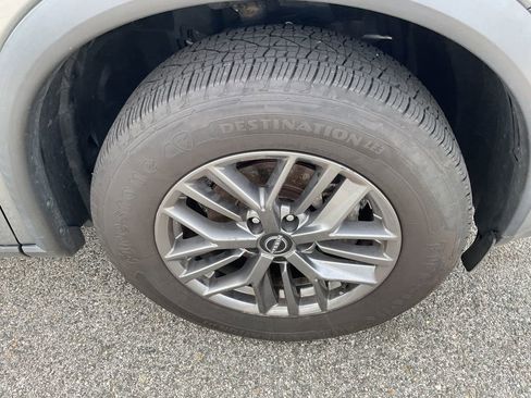 Used 2023 Nissan Rogue S image 11