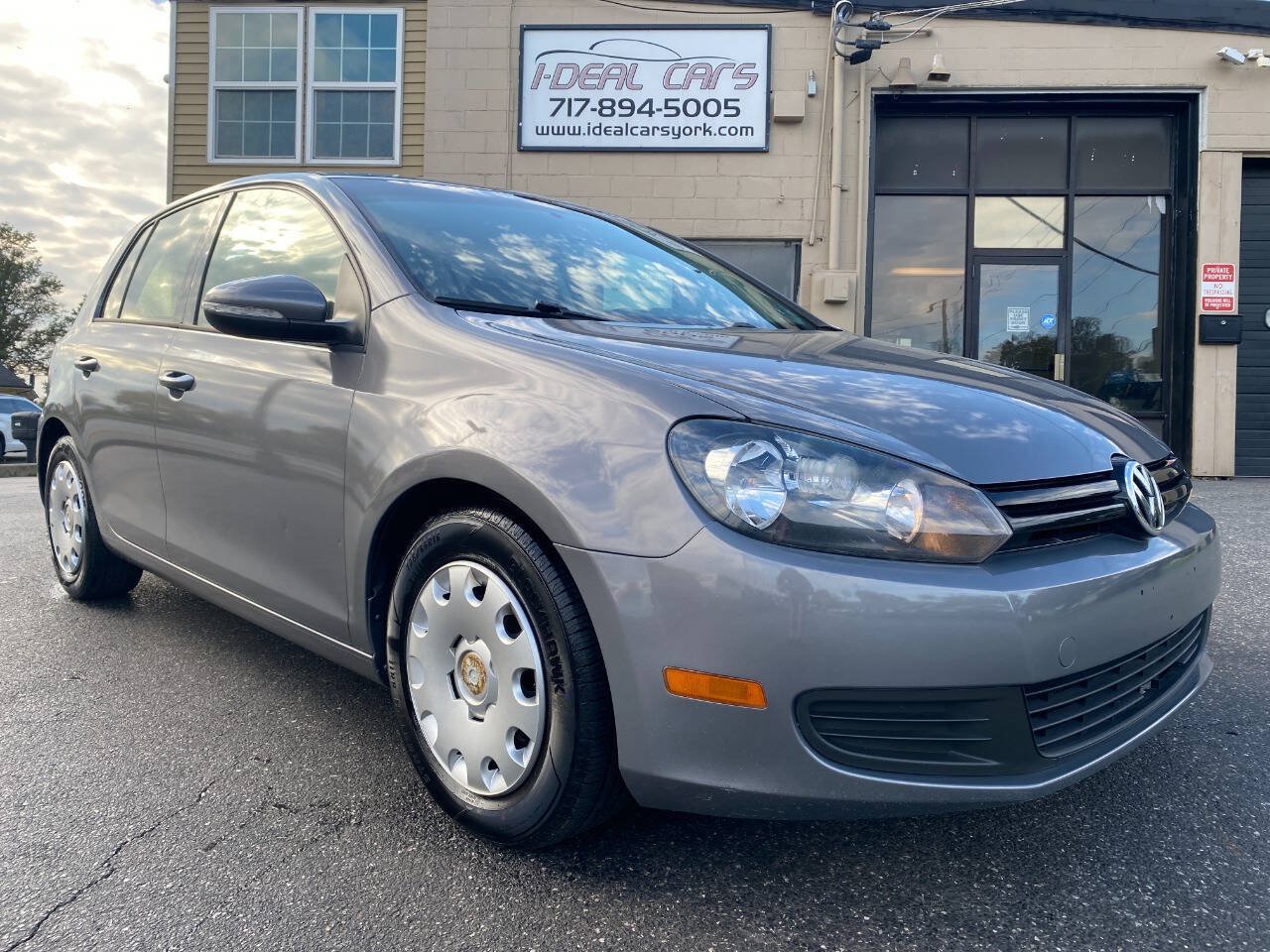 Used 2013 Volkswagen Golf 4-Door FWD image 32