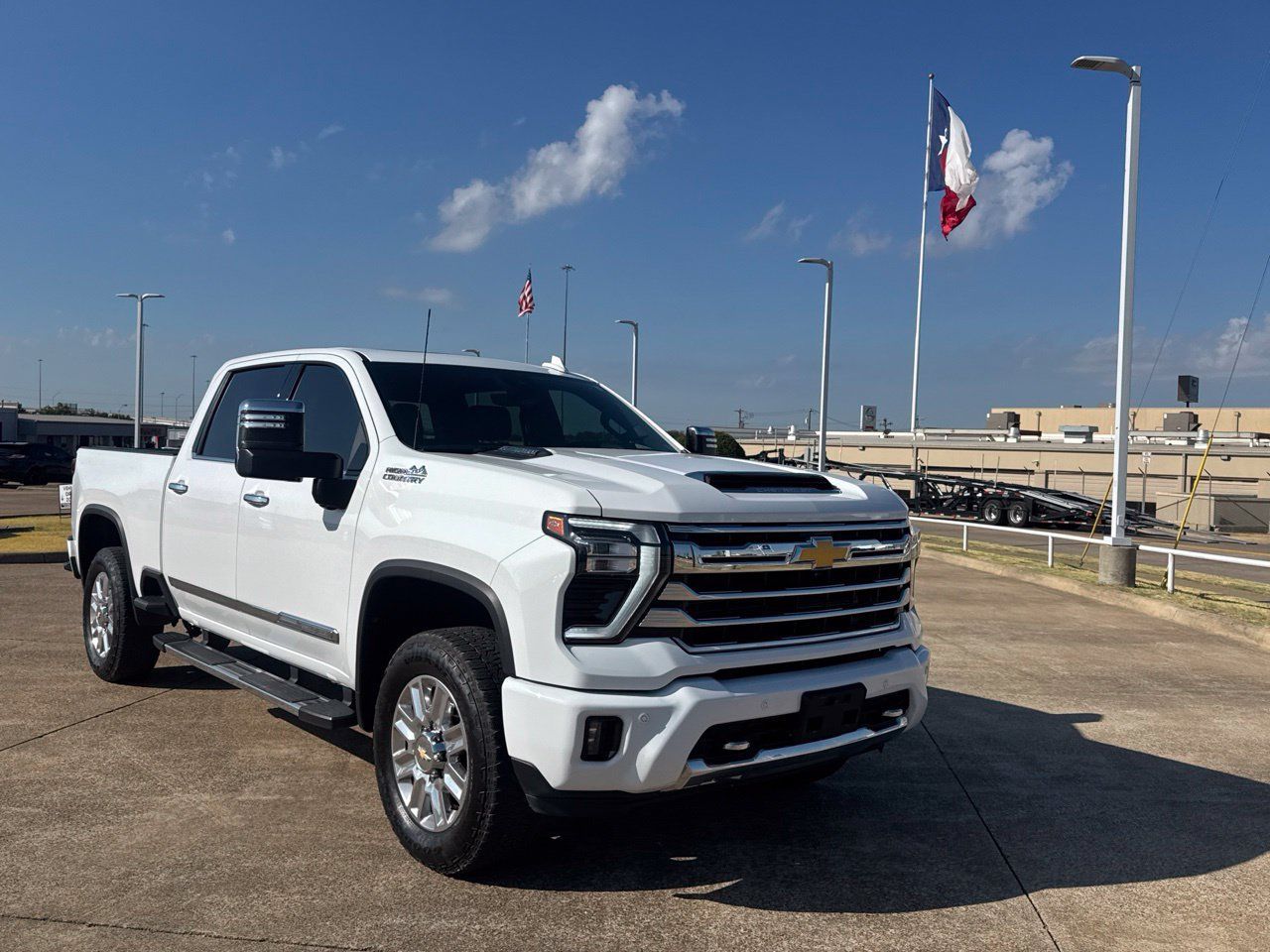 Used 2024 Chevrolet Silverado 2500 High Country w/ High Country Premium Package AWD/4WD image 2