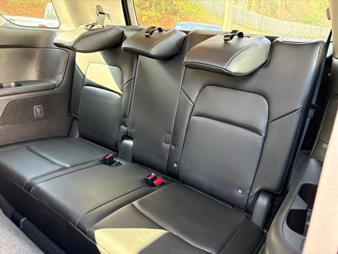 Certified 2025 Nissan Pathfinder SL image 21