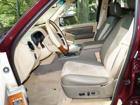 Used 2006 Ford Explorer Eddie Bauer image 18