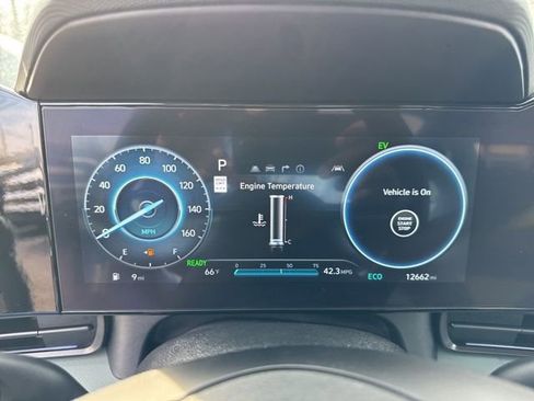 Used 2025 Hyundai Elantra Limited image 15